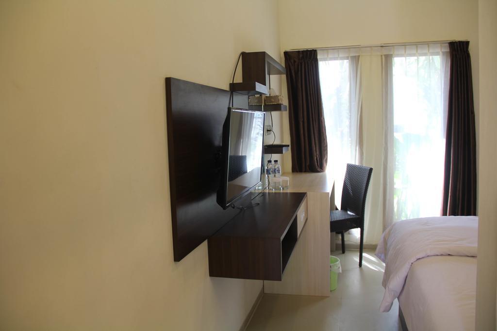 Kampoeng Nelayan Hotel Palu Exterior photo
