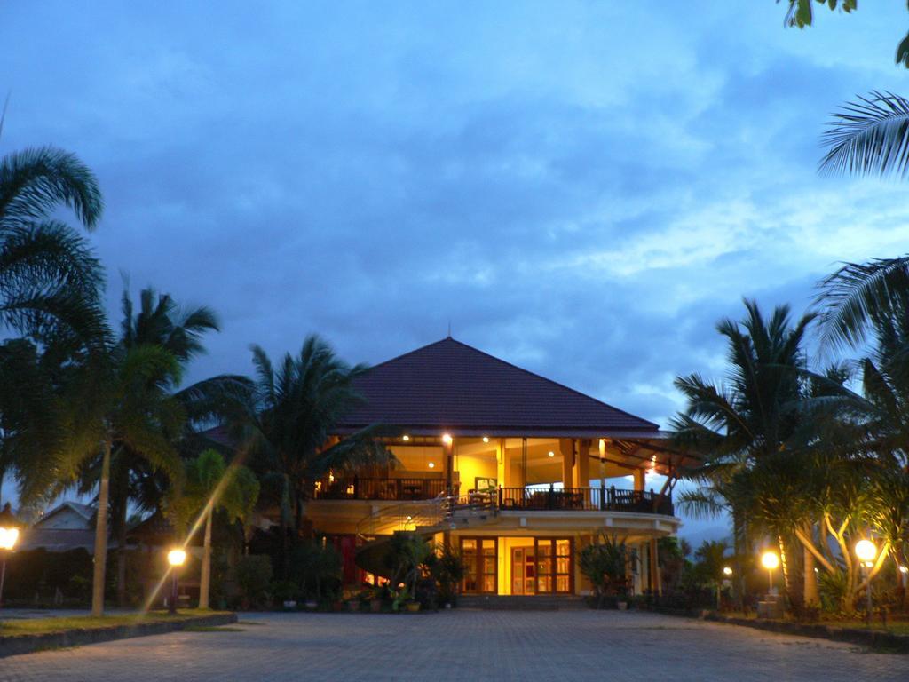 Kampoeng Nelayan Hotel Palu Exterior photo