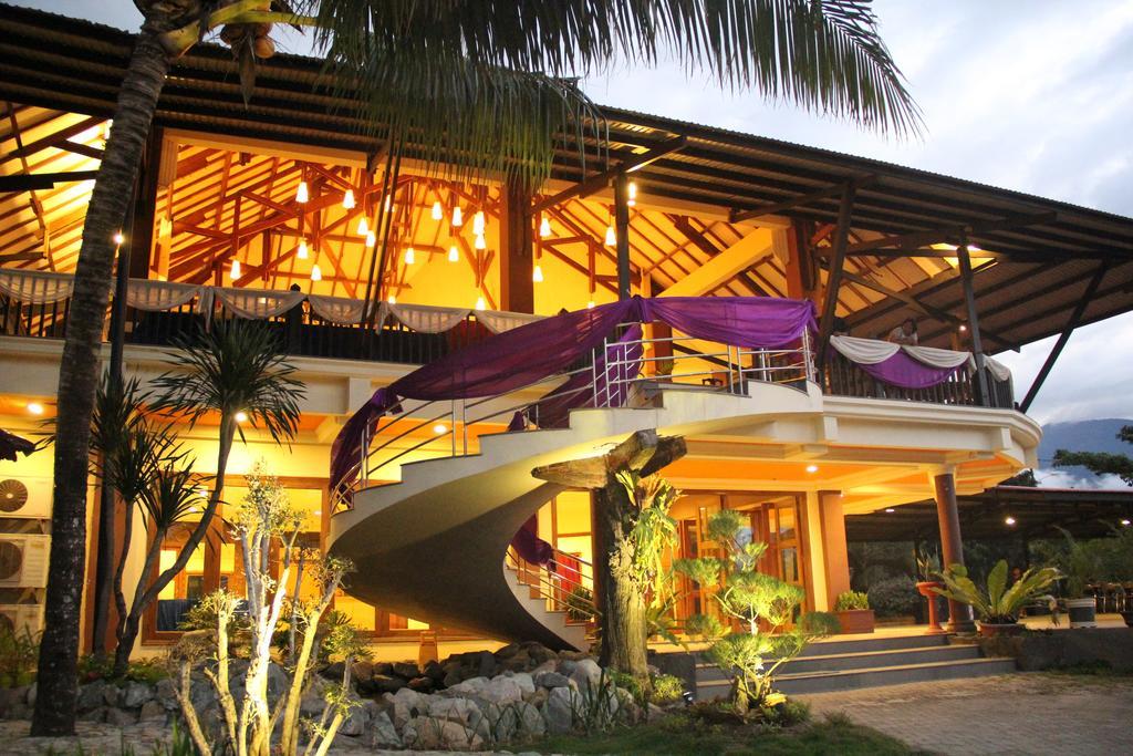 Kampoeng Nelayan Hotel Palu Exterior photo